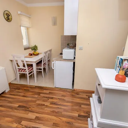 San Marian Apartament Podstrana